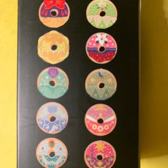 Disney Princess Donuts Blind Box enamel pin - Picture 3 of 3